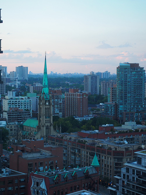 Using the zoom lens that came with the Olympus, here's what I get at the widest, shrunk to 500 pixels.